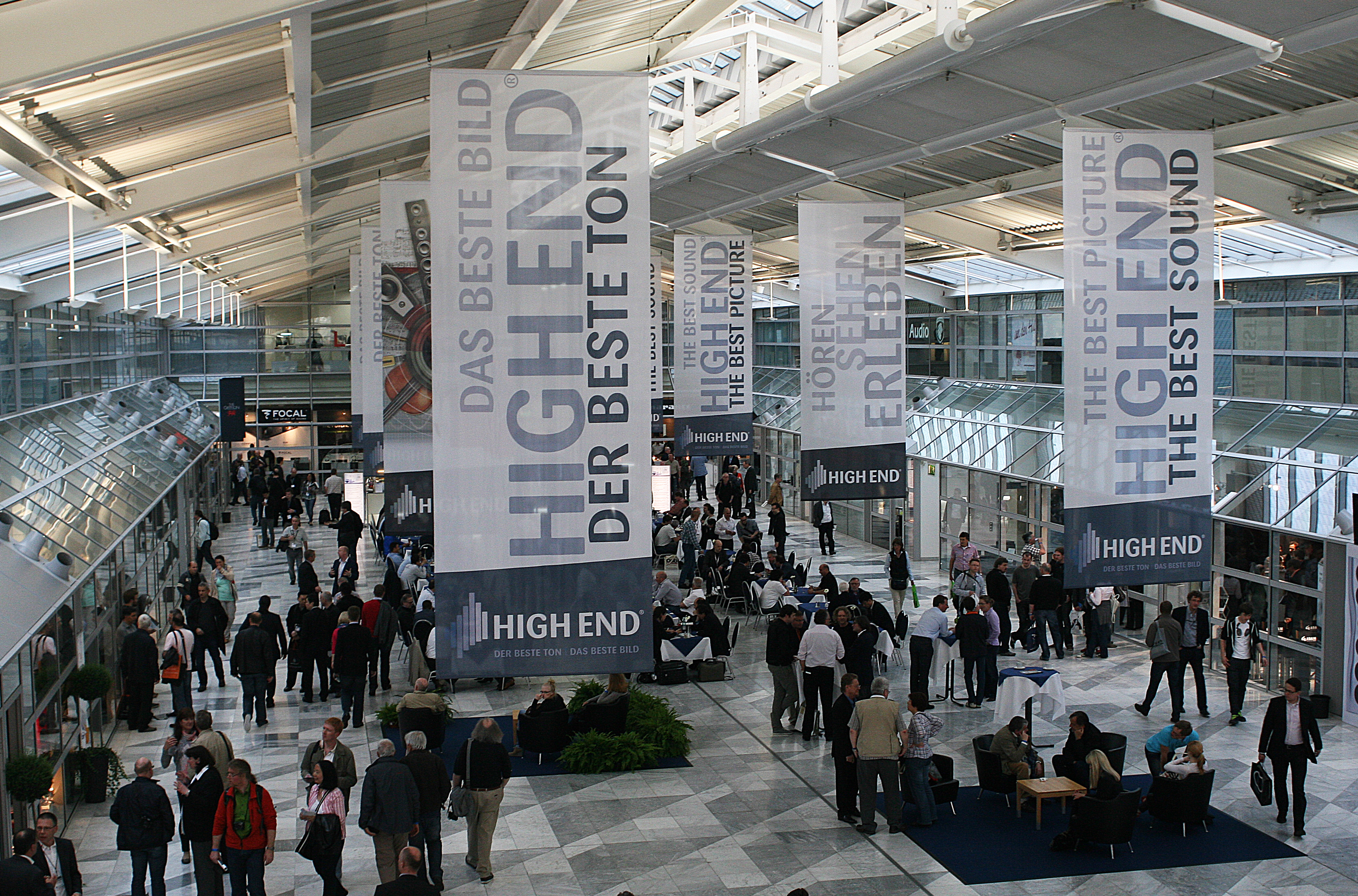 Выставка хай. Мюнхенская выставка оптоэлектроники в Германии. International Preview Textile show Munich.